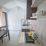 Elizabeth Apartman *